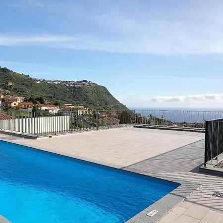 Daire Marco 4 Seasons- Spring Arco da Calheta (Madeira)